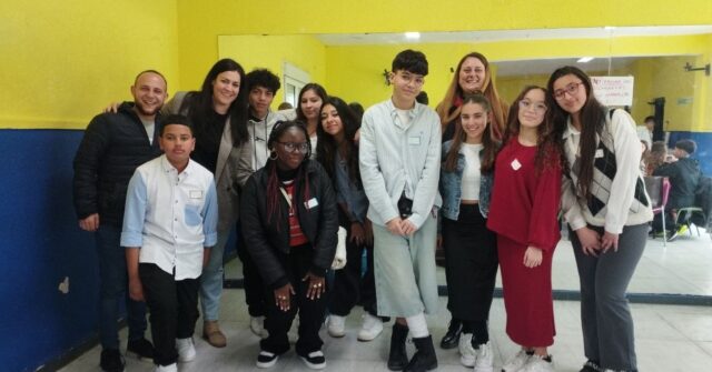 ¡Sigue en Radio XATA la gran final de MADRID de ONDA ODS - EL FUTURO ES TUYO! Nuestros chicos y chicas del @iespablopicassopinto ¡a por el título de Madrid y la plaza en la fase final estatal! 

📅 Miércoles 7, 12h en www.radioxata.org 
@iesvmagerit (Madrid) 🆚 @iespablopicassopinto (Pinto)

Estamos emitiendo, gracias a la @urcmadrid ,  en directo la fase regional de Madrid del concurso interinstitutos @onda_ods EL FUTURO ES TUYO con @remc_org , @ondalocalandalucia , @radiofusionga y @rtvcardedeu . Y muy pronto la gran final estatal ¿estará en ella el Picasso? Lo sabremos este miércoles. 

#ondaods #ods #ondaodselfuturoestuyo