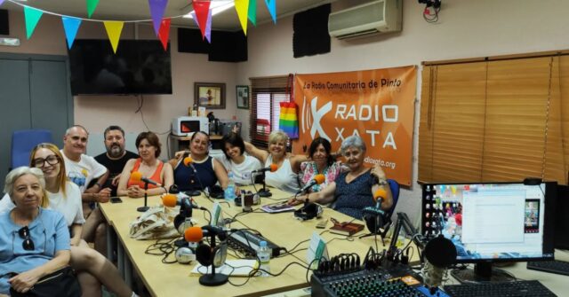Y con este llenazo en el estudio despidió @entrelobas_radioxata su temporada. ¡Muy prontito en iVoox todos los audios para hacerte más llevadero el verano con sus aullidos! 
🐺🐺🐺💜💜💜